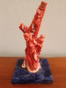 Skulptur aus mediterranem roten Korallen